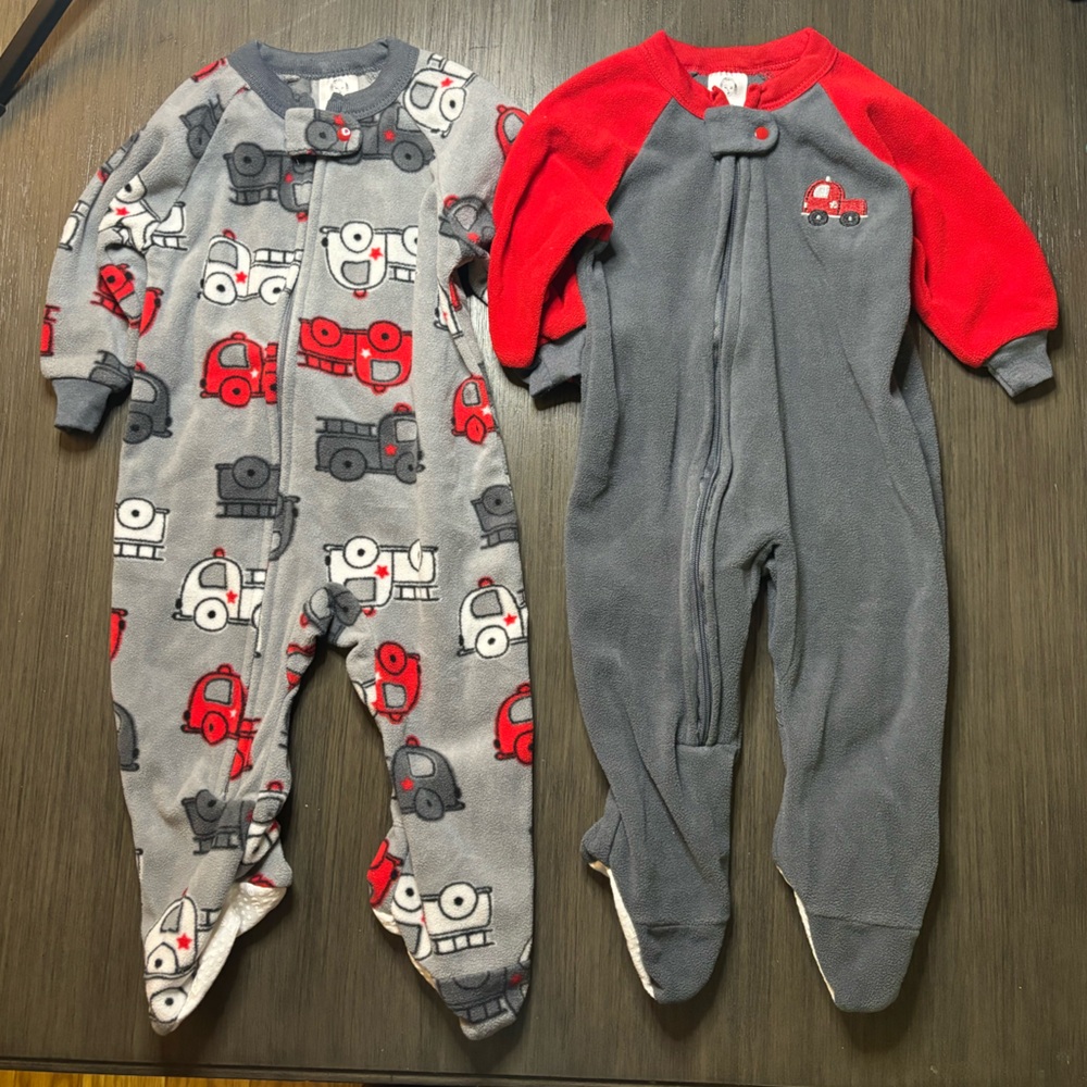 2 Piece Gerber Fleece Zippered Footies Size 6-9 Months